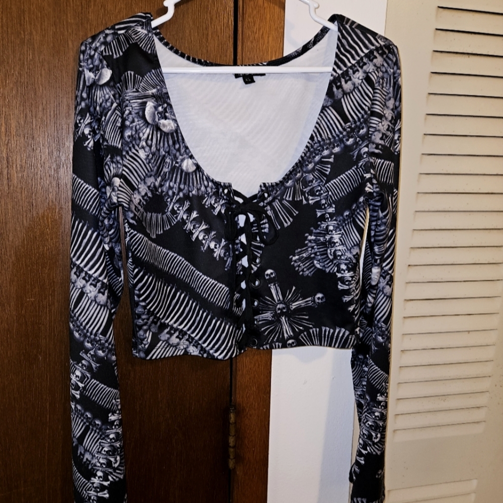 Lace-up Long Sleeve Crop Top